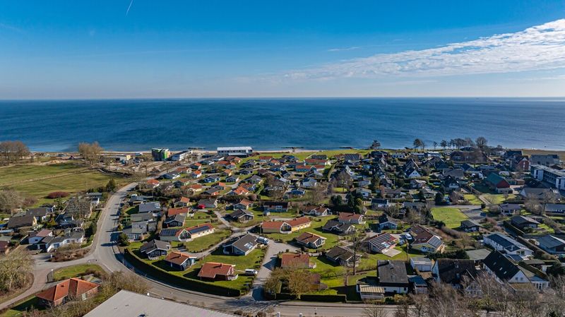 Provisionsfrei – Hochwertiges Ferienhaus mit Sauna, Kamin und Top-Lage: nur 300 m zur Ostsee